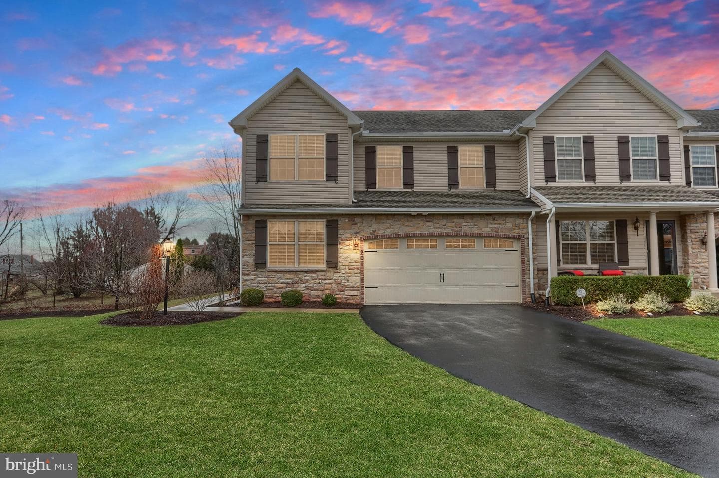 201 Tiverton Lane photo 2