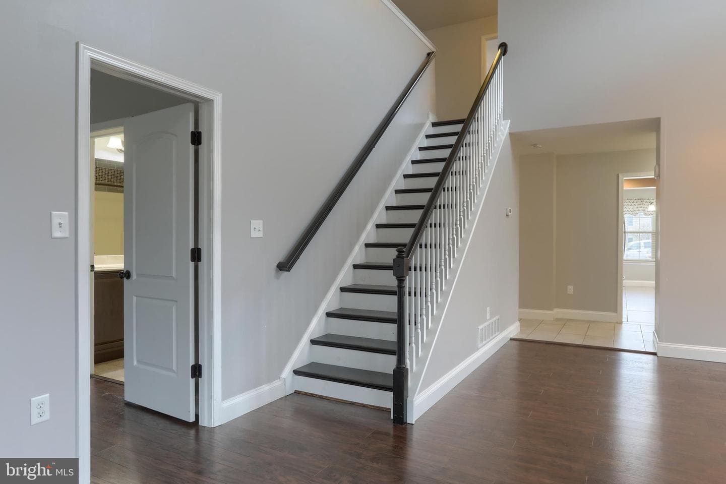 201 Tiverton Lane photo 25