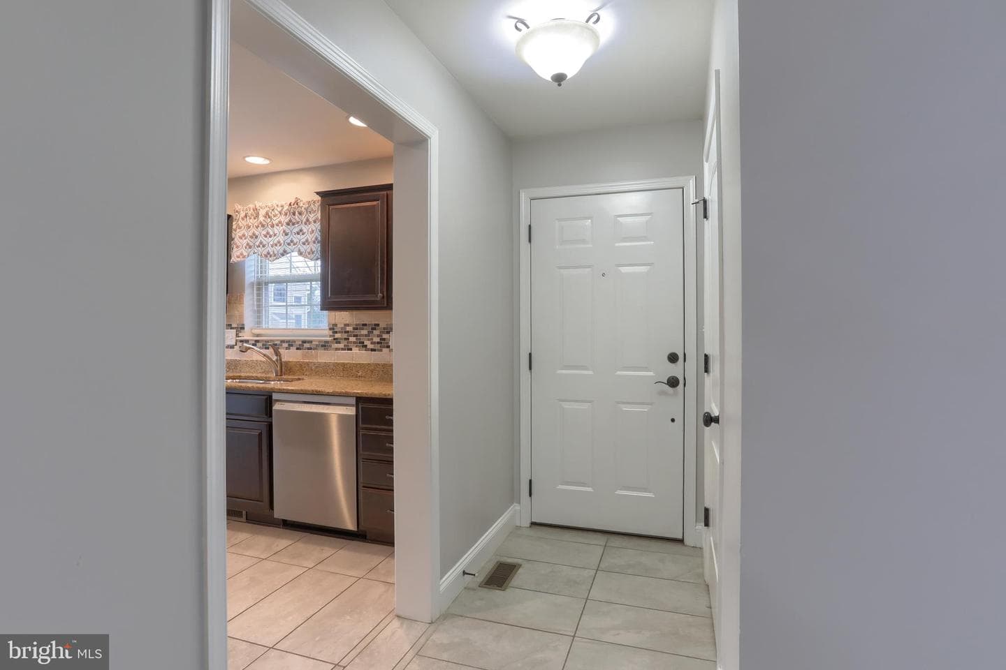 201 Tiverton Lane photo 26