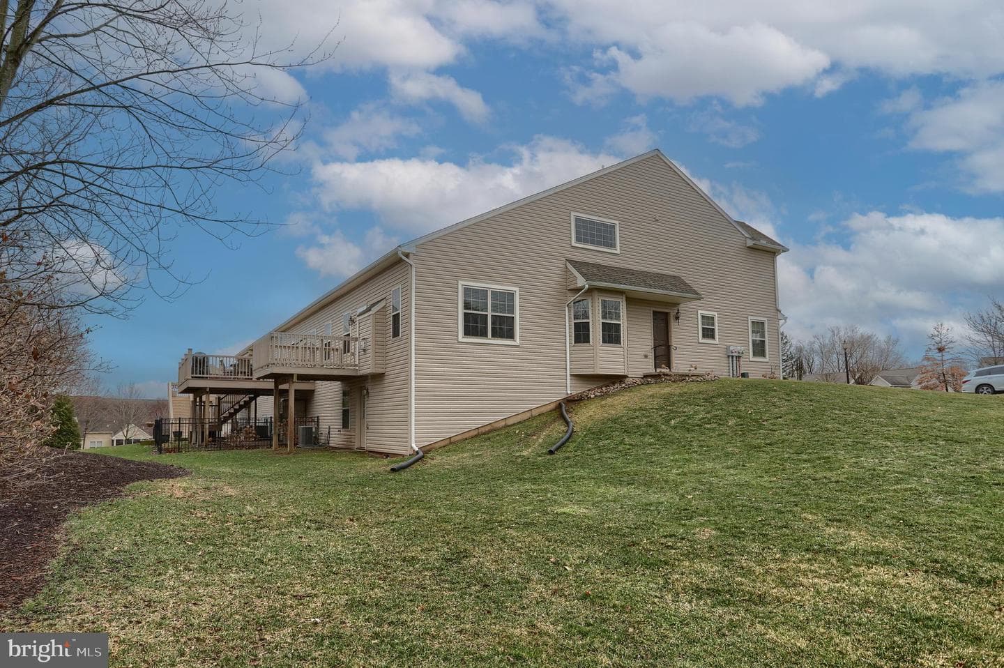 201 Tiverton Lane photo 39