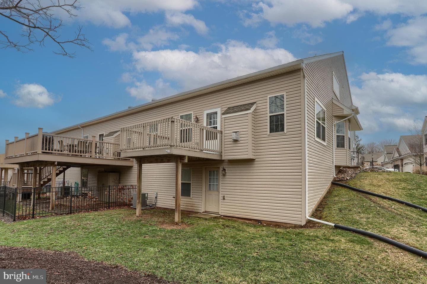 201 Tiverton Lane photo 40
