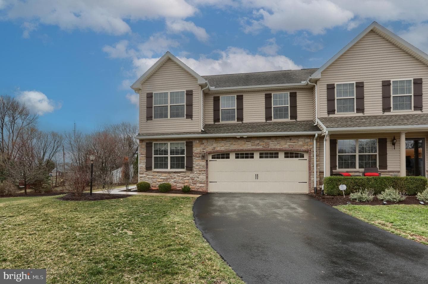 201 Tiverton Lane photo 5