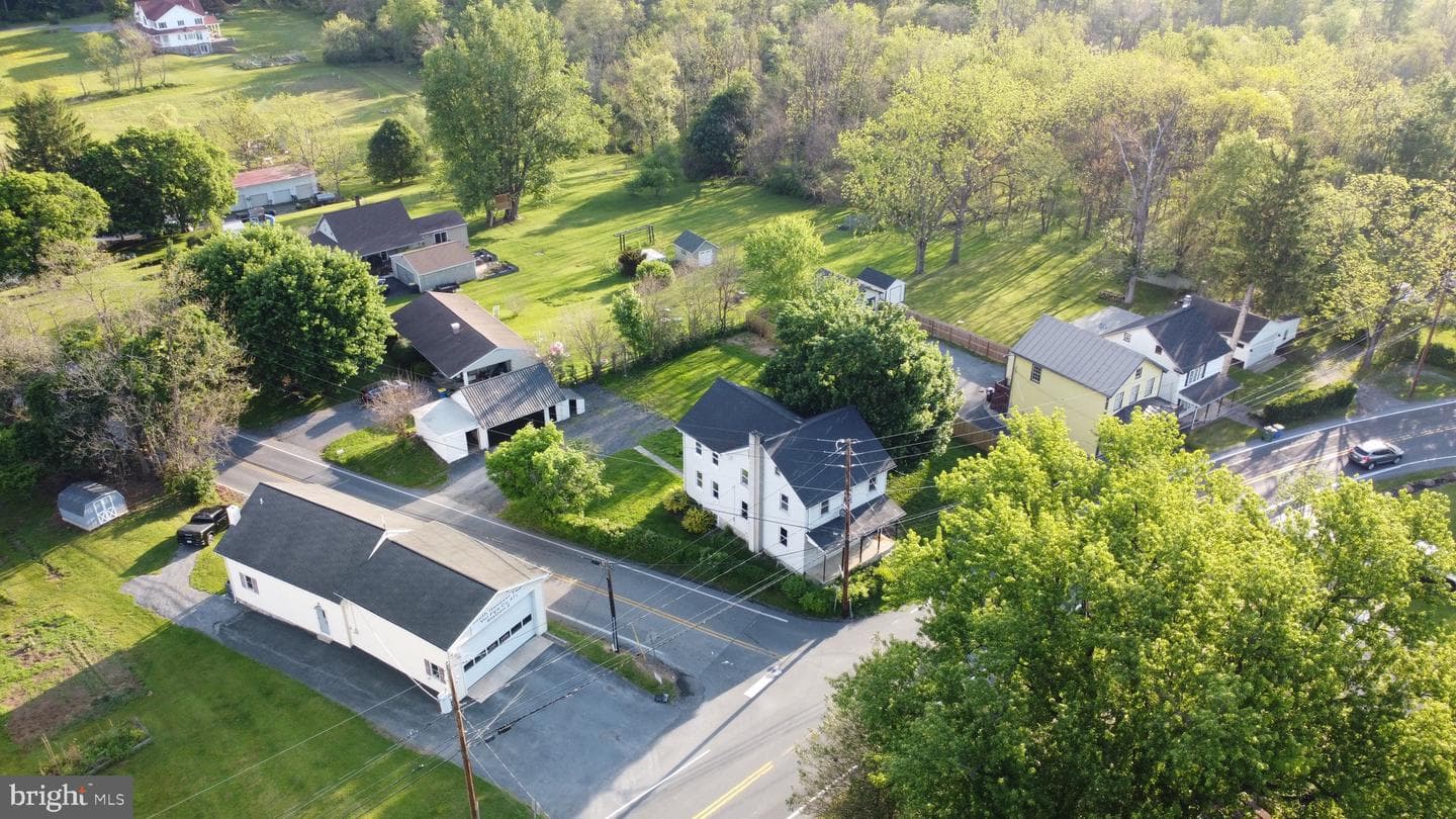204 N Hoernerstown Road photo 38