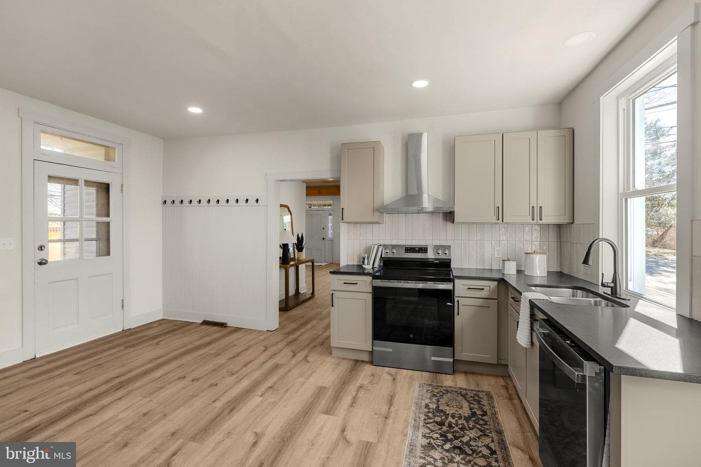 204 N Hoernerstown Road photo 9