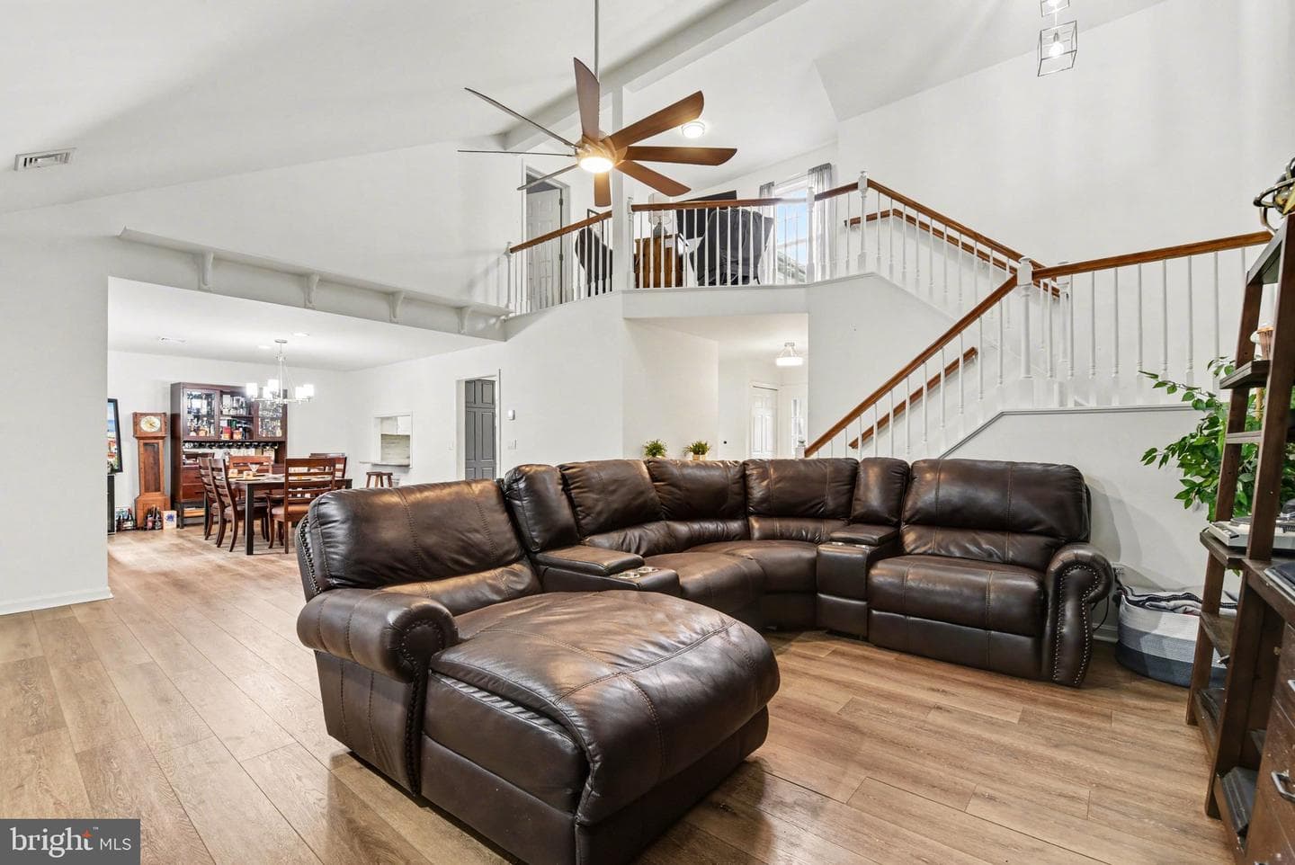 104 Cambridge Drive photo 3