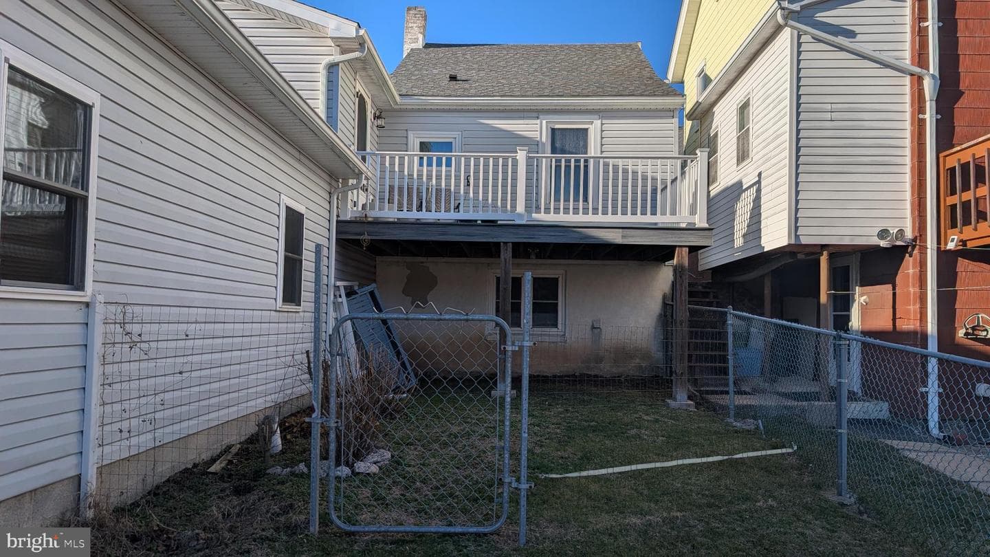 210 E Spruce Street photo 12