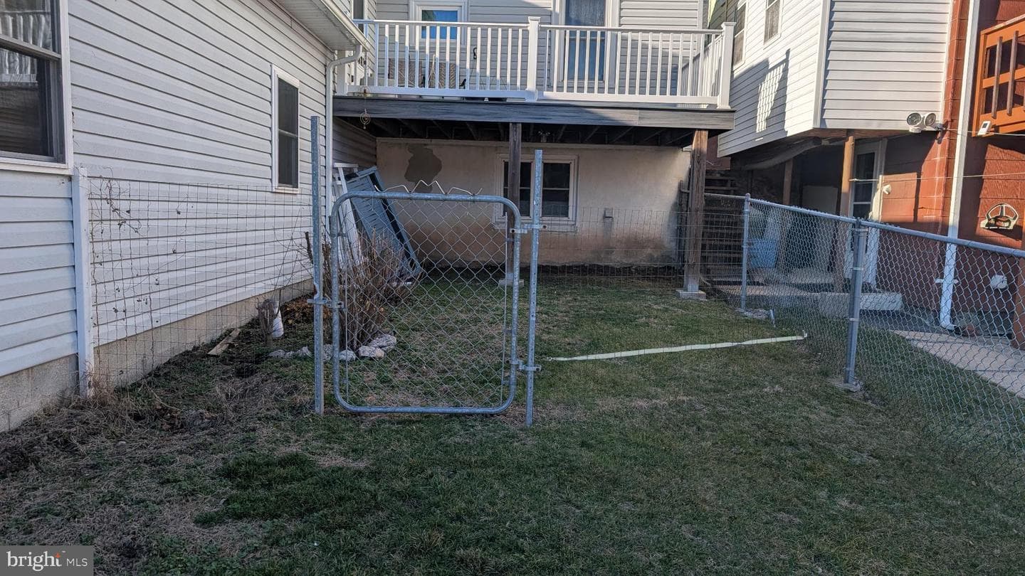 210 E Spruce Street photo 13