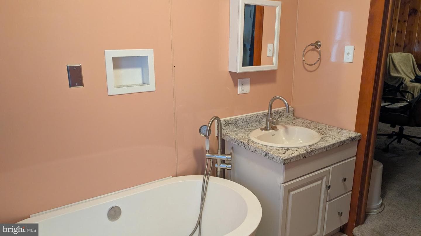 210 E Spruce Street photo 32