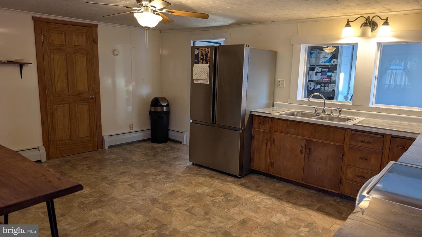 210 E Spruce Street photo 4