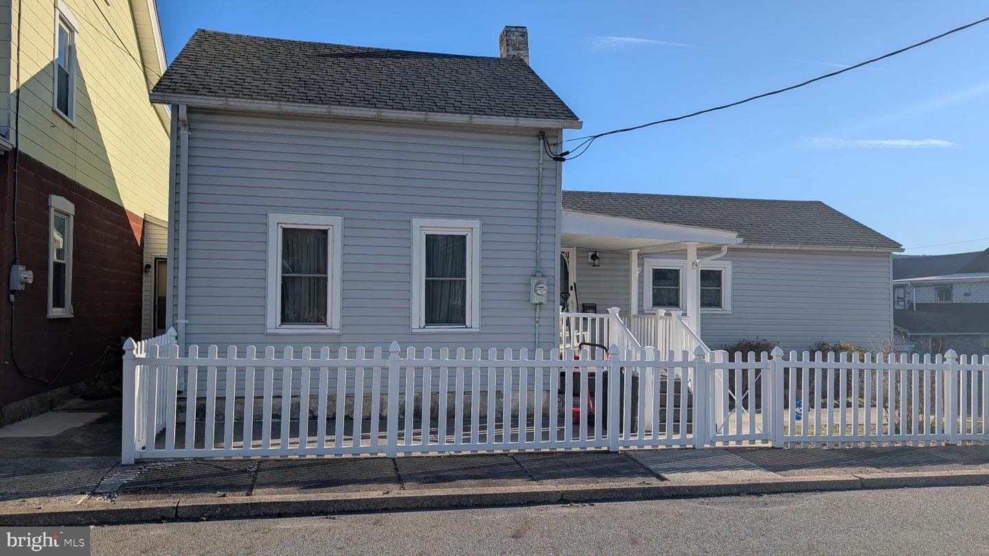 210 E Spruce Street photo 7