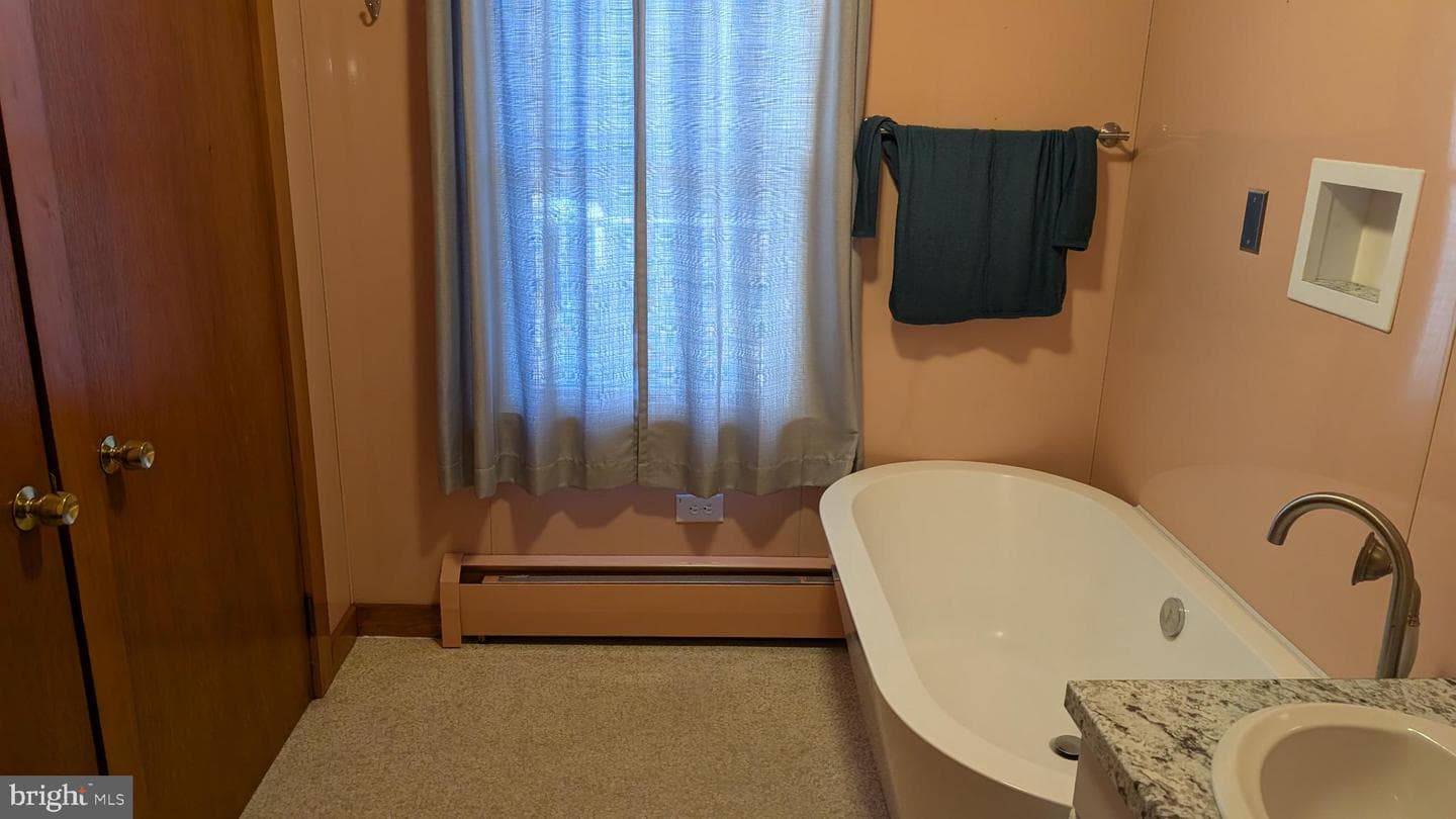 210 E Spruce Street photo 9