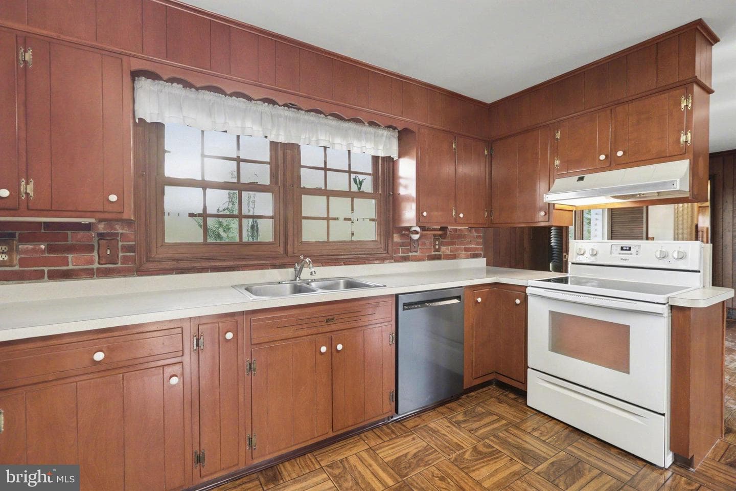 2 Plymouth Circle photo 14