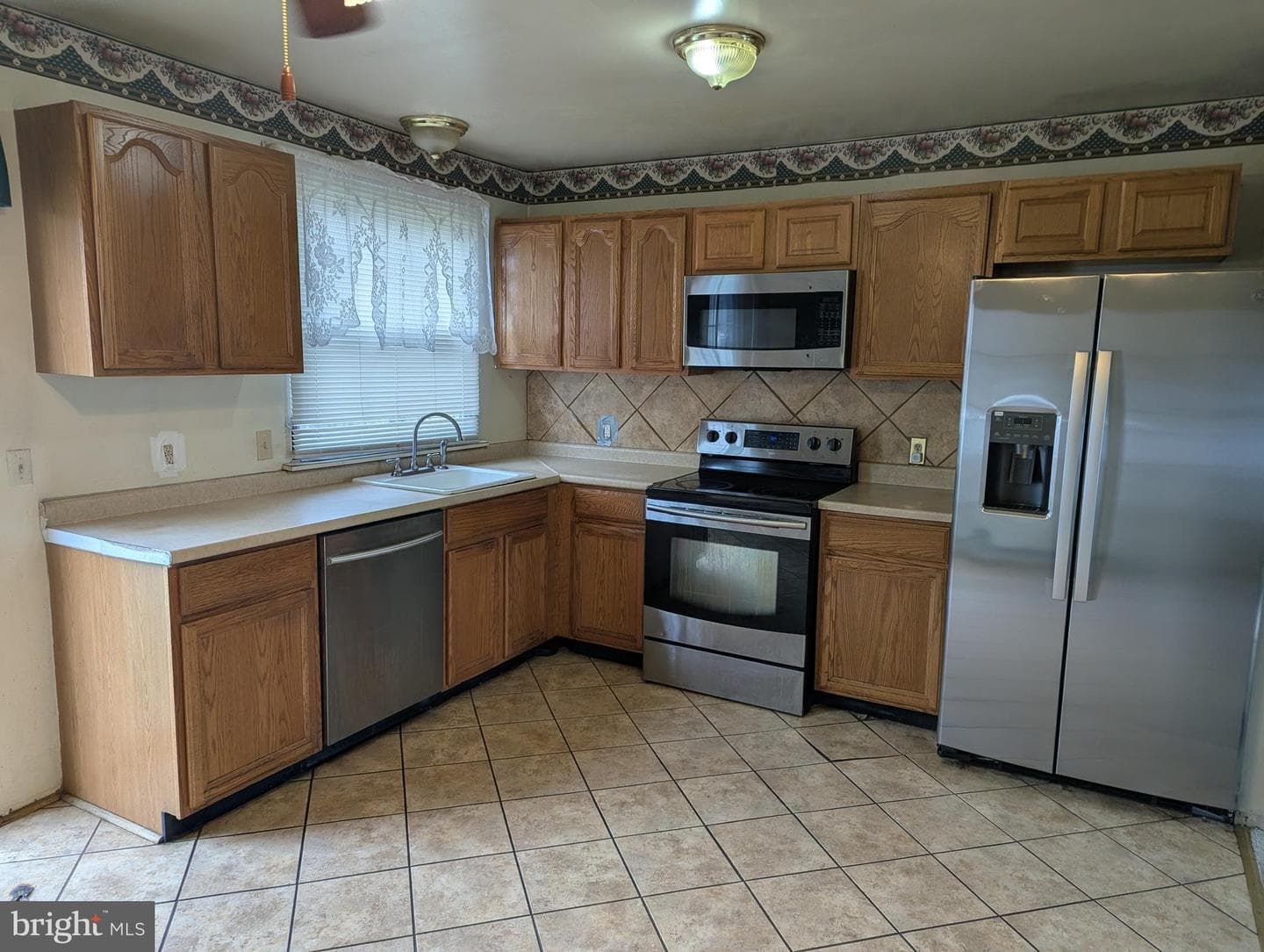 100 Willow Court photo 2