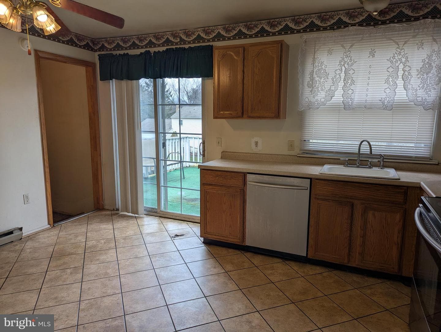 100 Willow Court photo 3