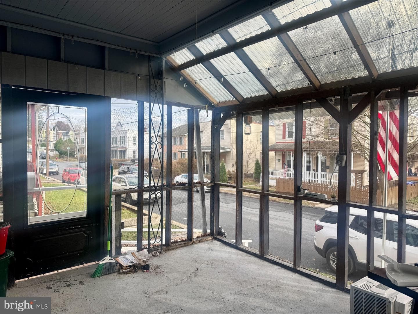6720 Huntingdon Street photo 3