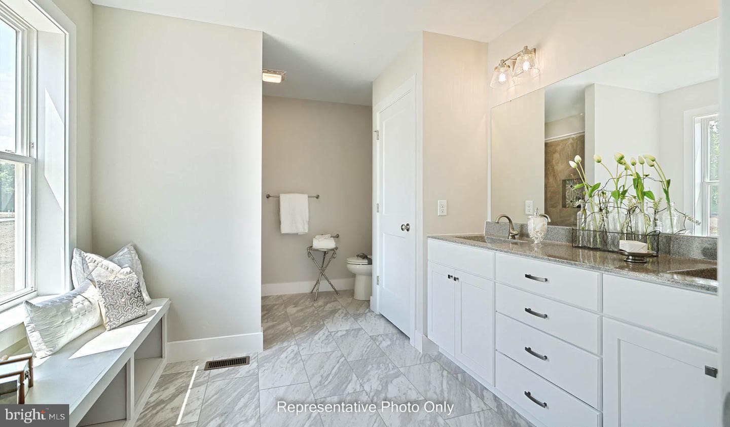 2420 Hawthorne Drive photo 21