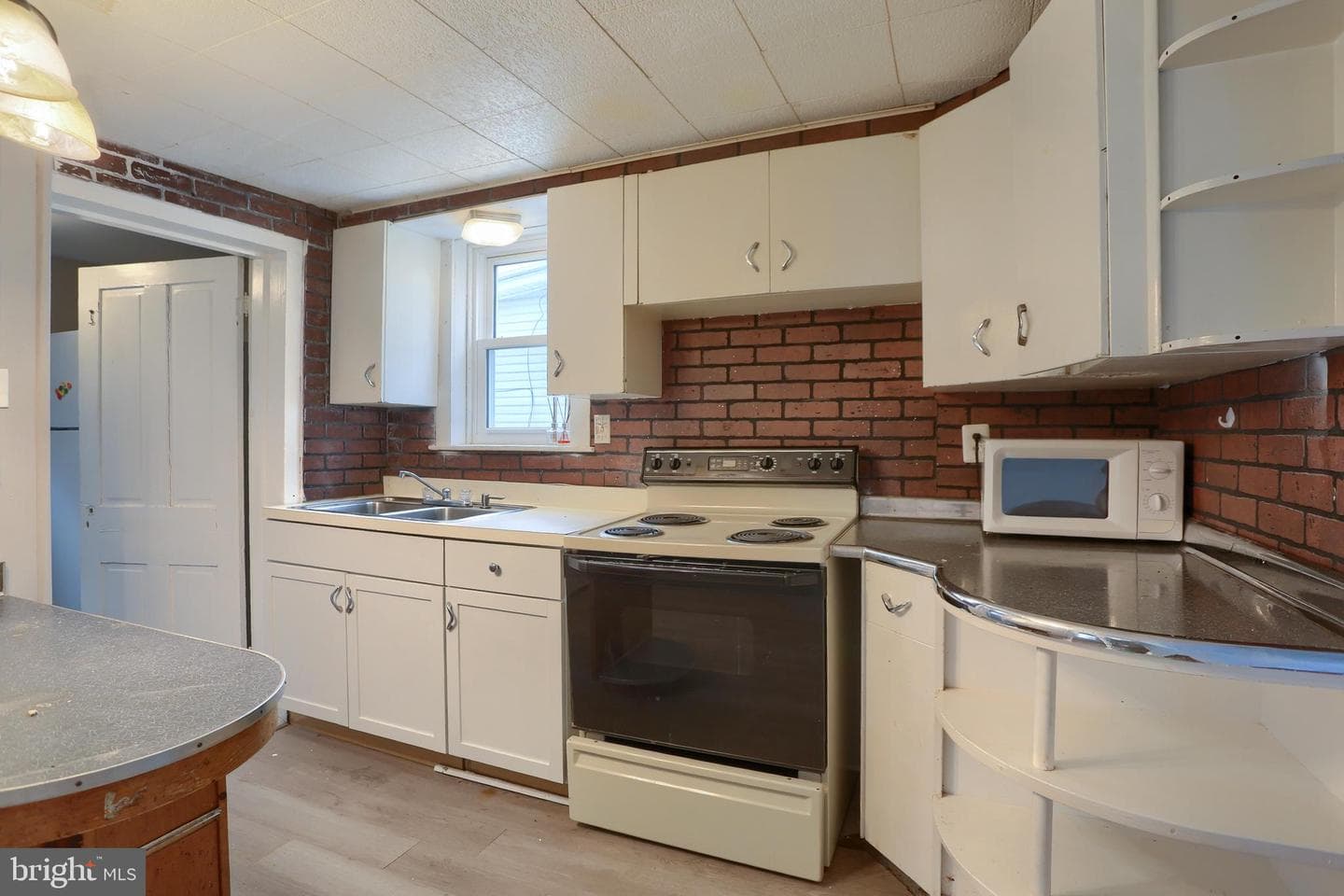 638 W Market Street photo 15
