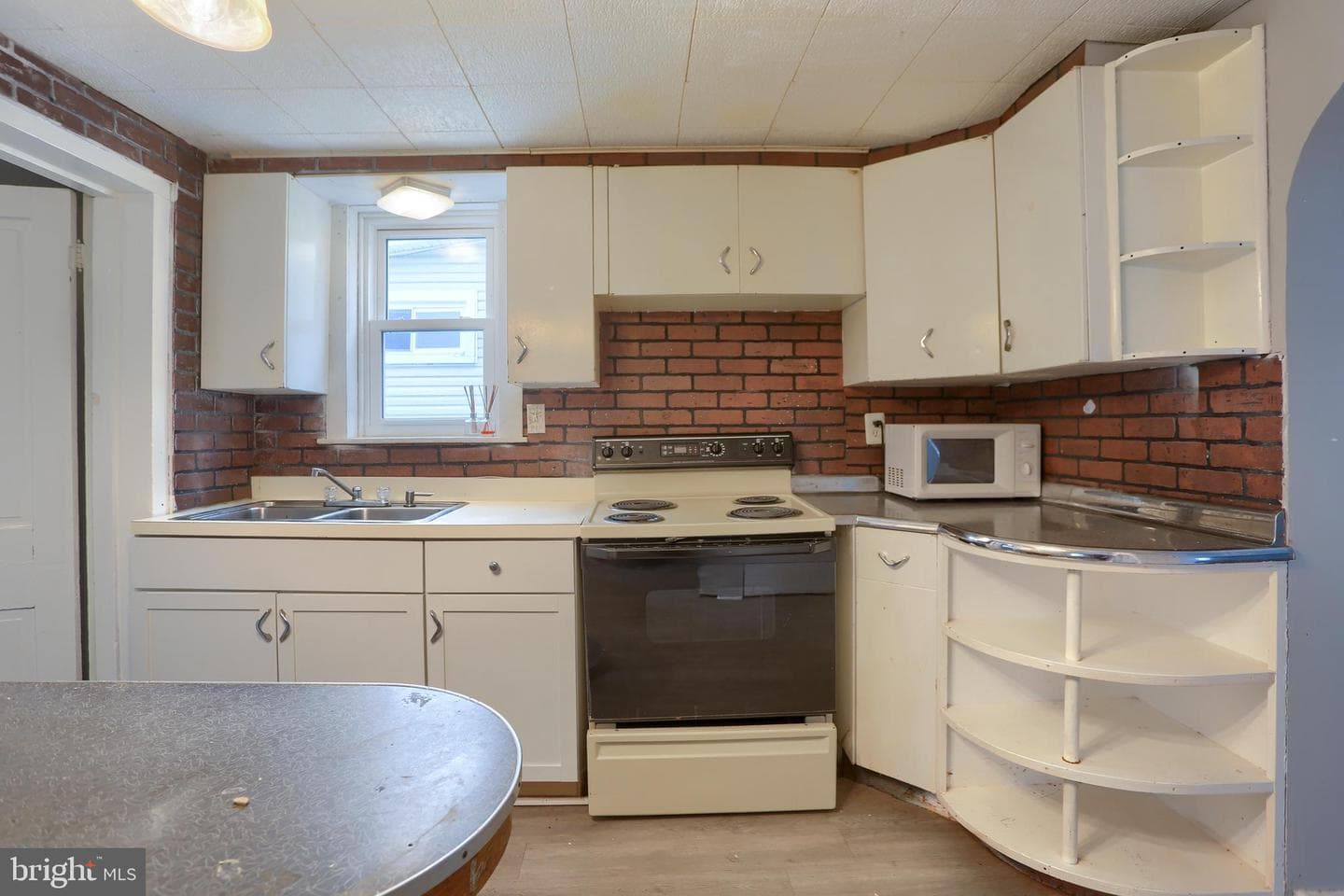638 W Market Street photo 18
