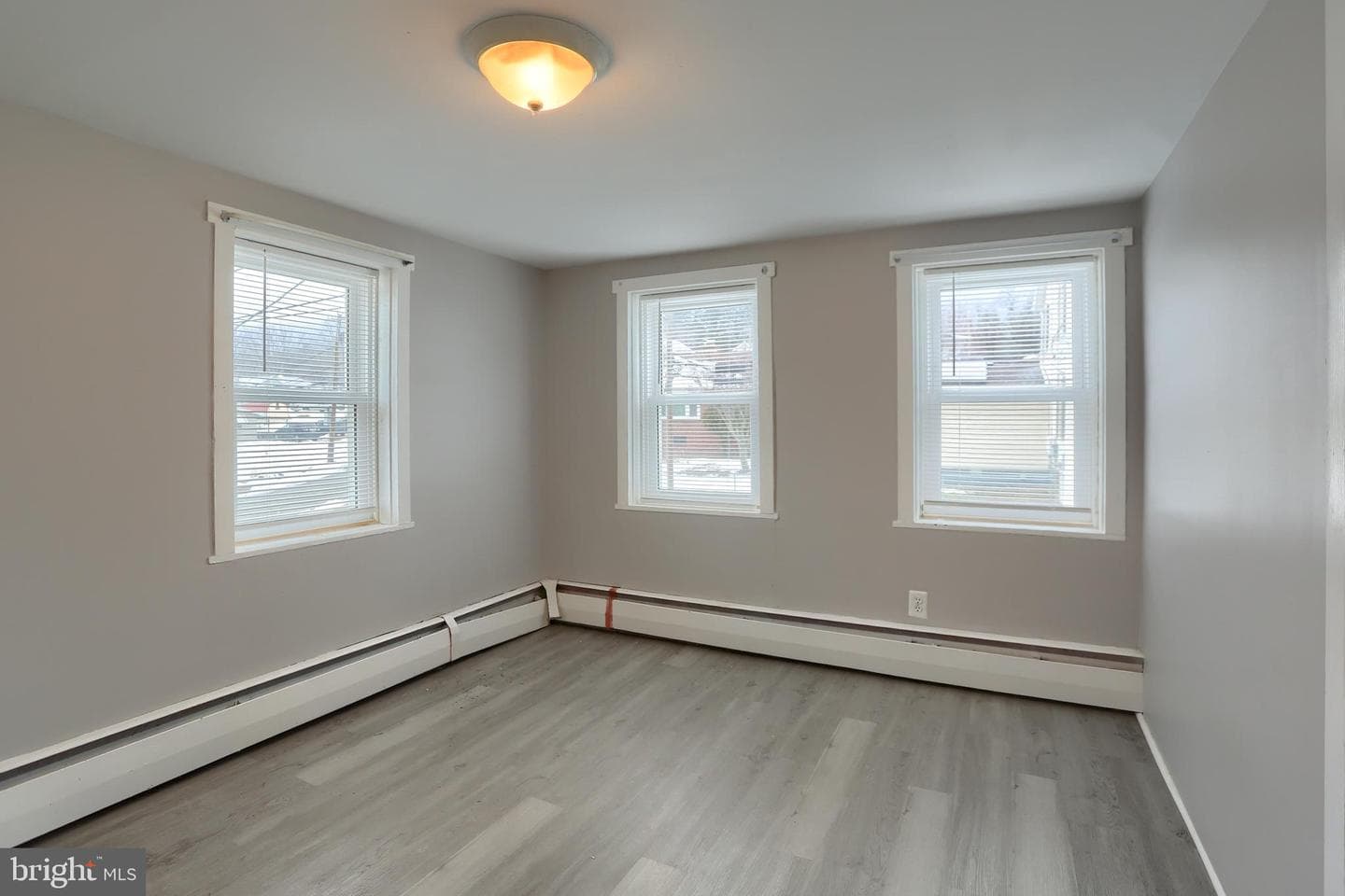 638 W Market Street photo 27