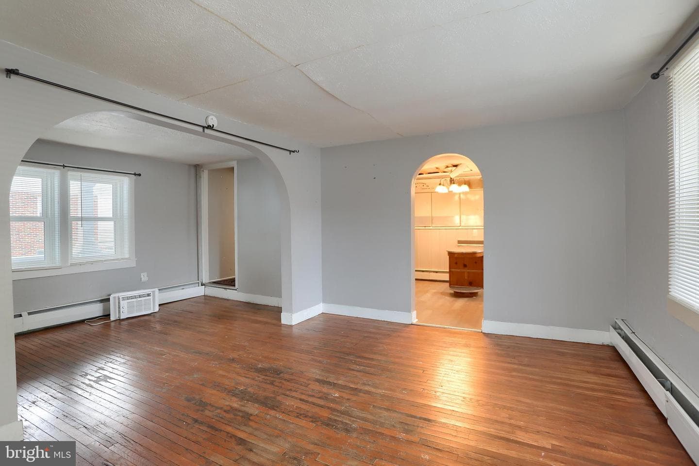 638 W Market Street photo 7