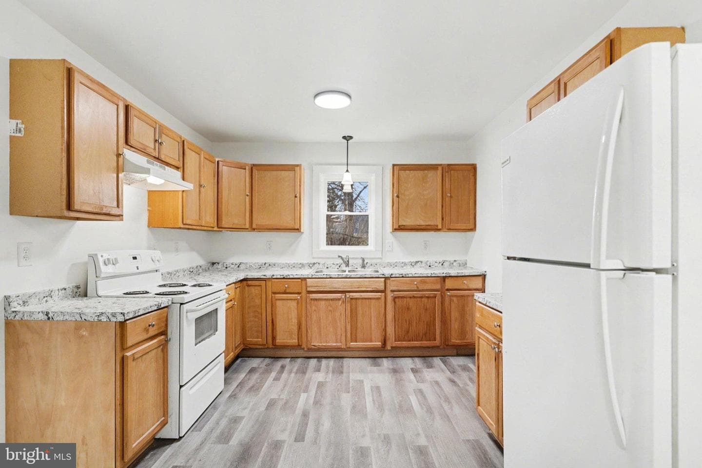 47 E High Street photo 19