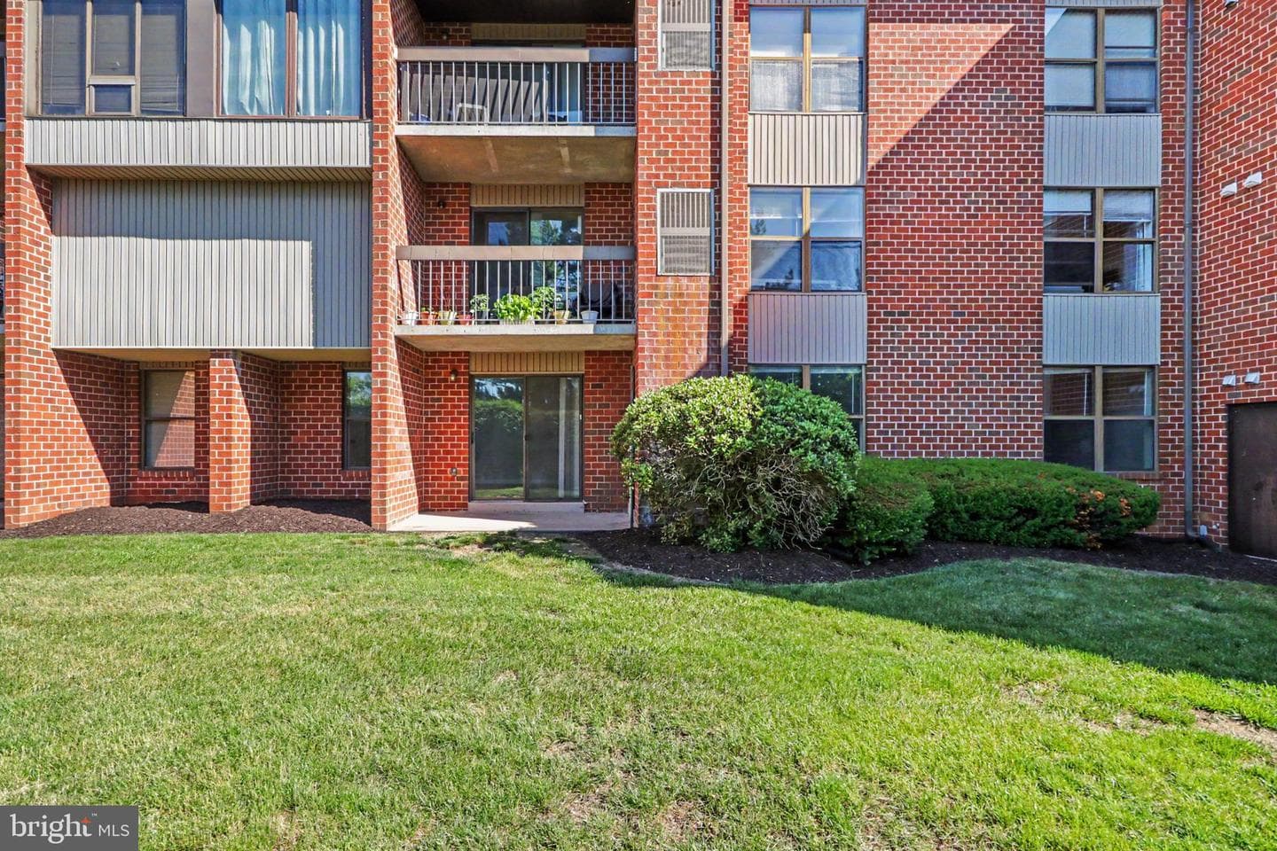 1210 E Hampton Hill Court photo 24