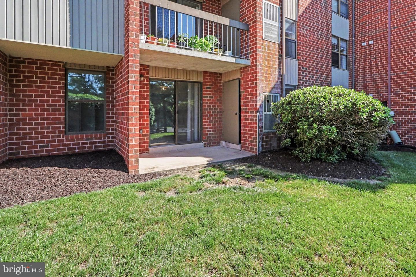 1210 E Hampton Hill Court photo 4