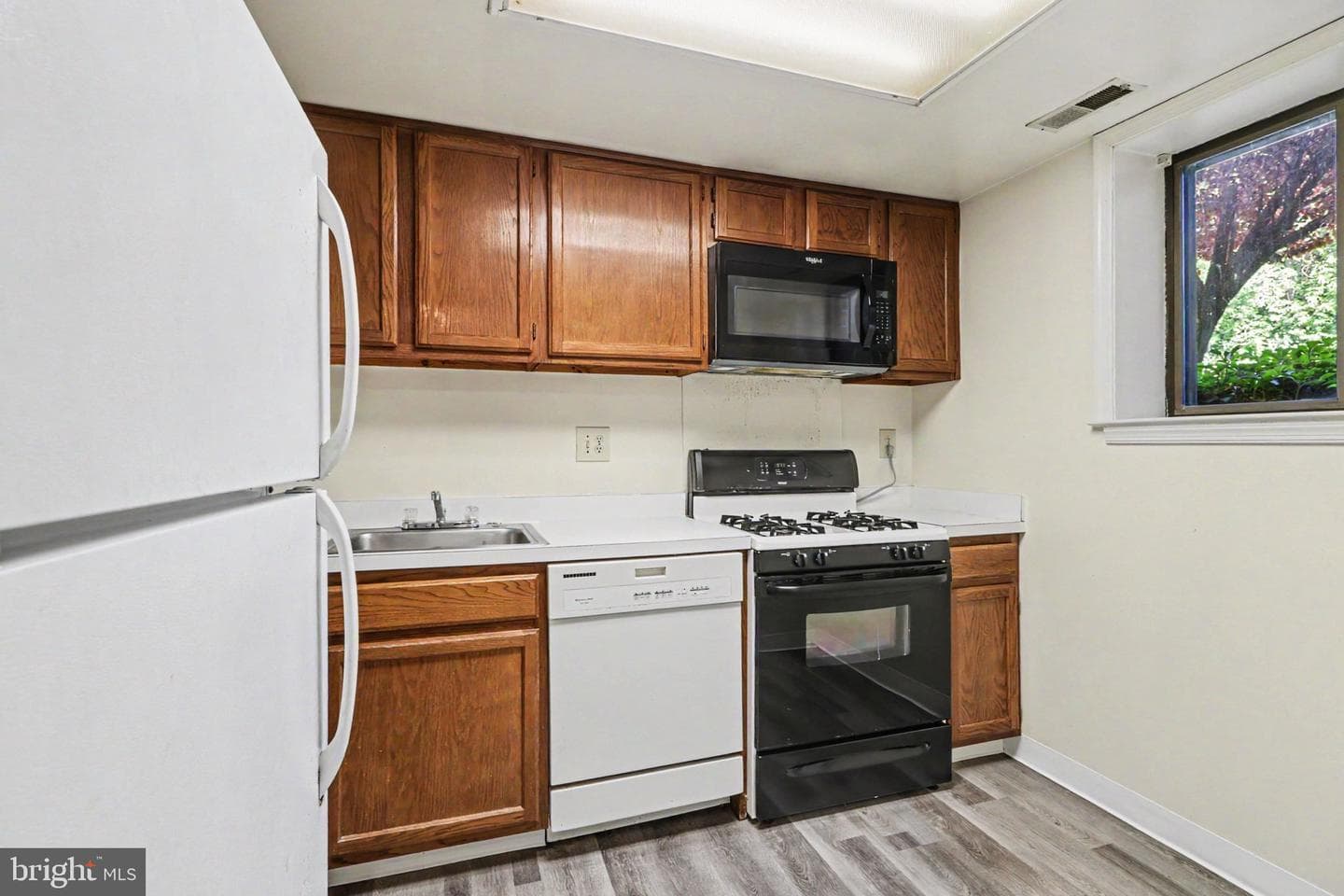 1210 E Hampton Hill Court photo 8