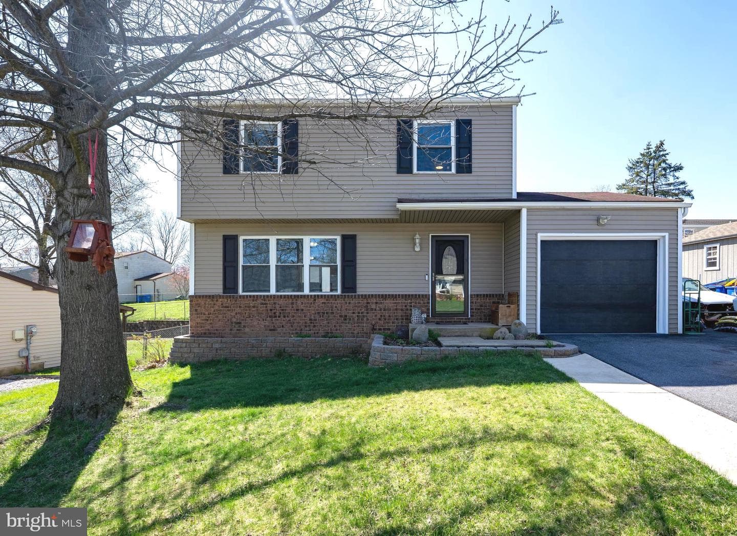 799 Martin Lane photo 2