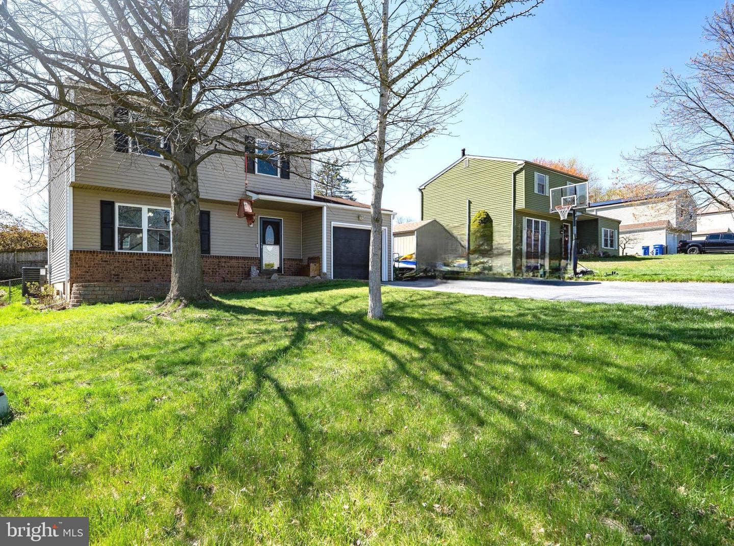 799 Martin Lane photo 4