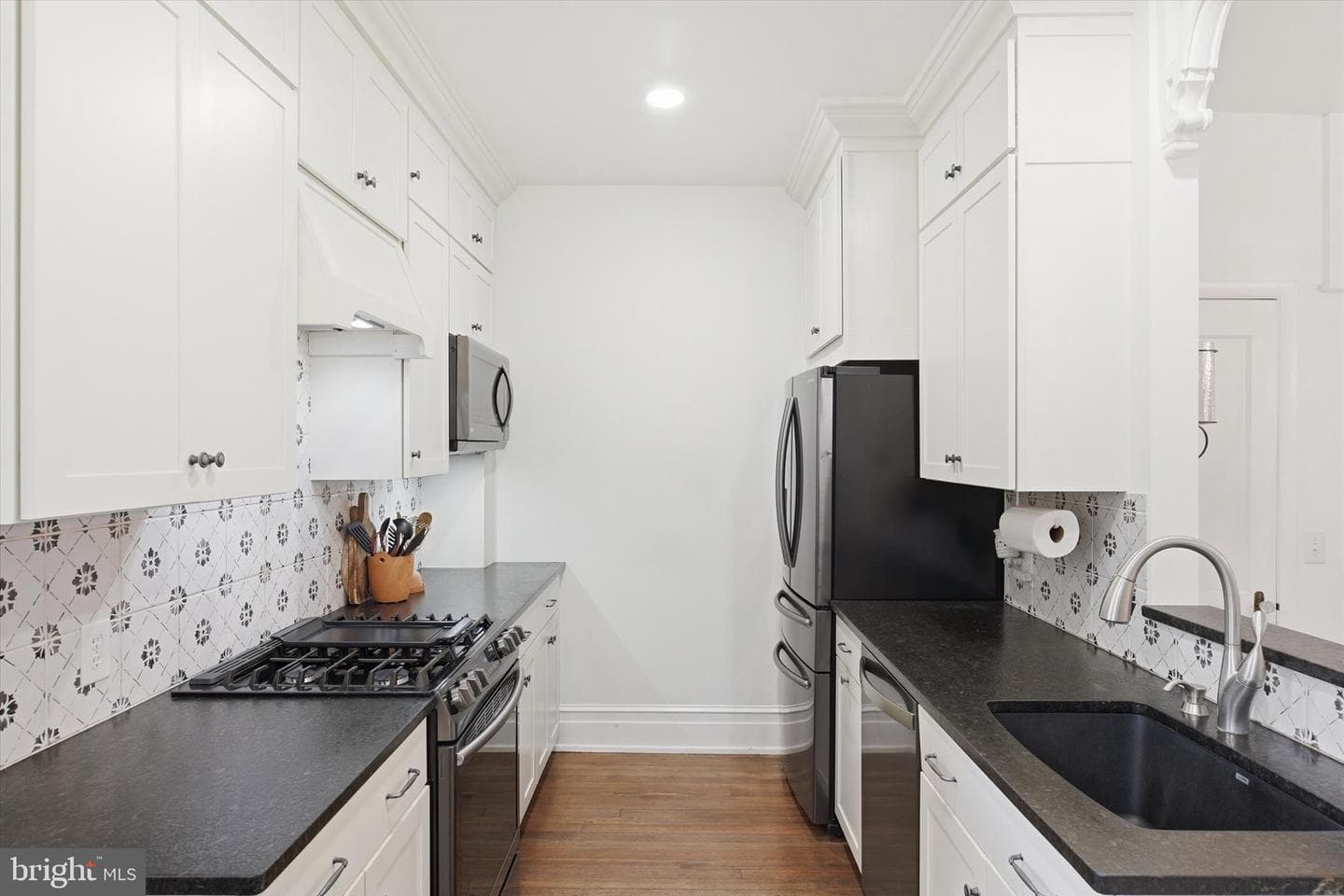 228 Lewis Street photo 10