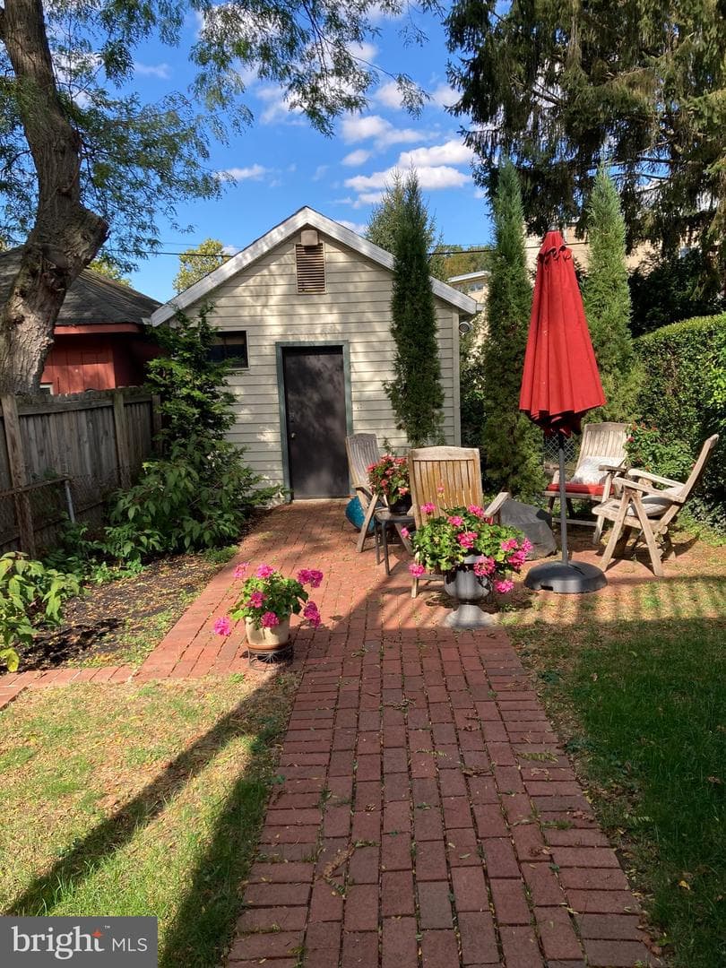 228 Lewis Street photo 26