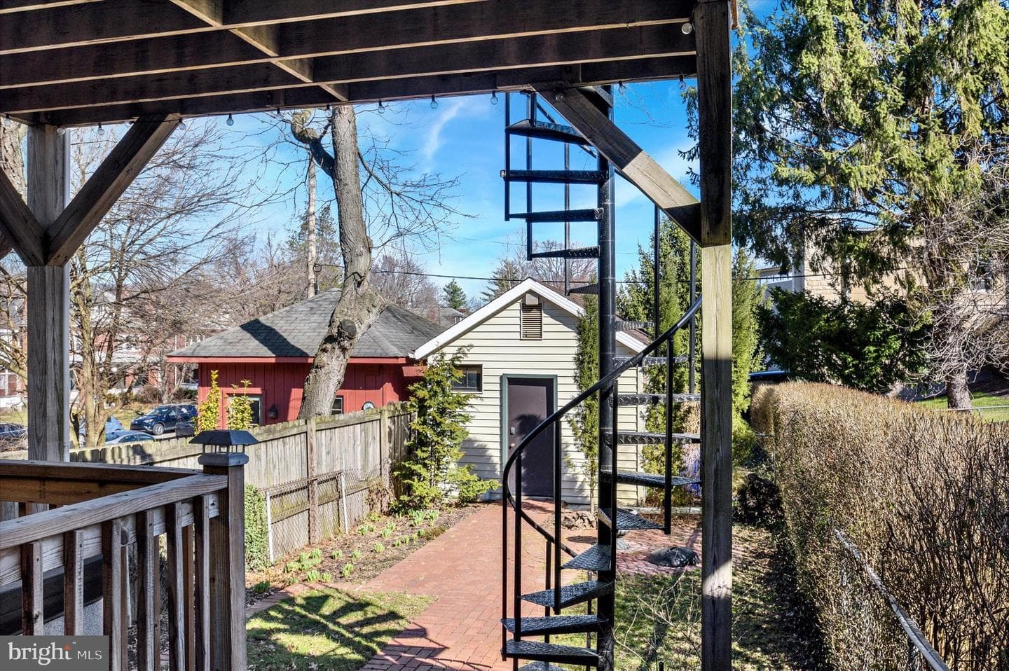 228 Lewis Street photo 27