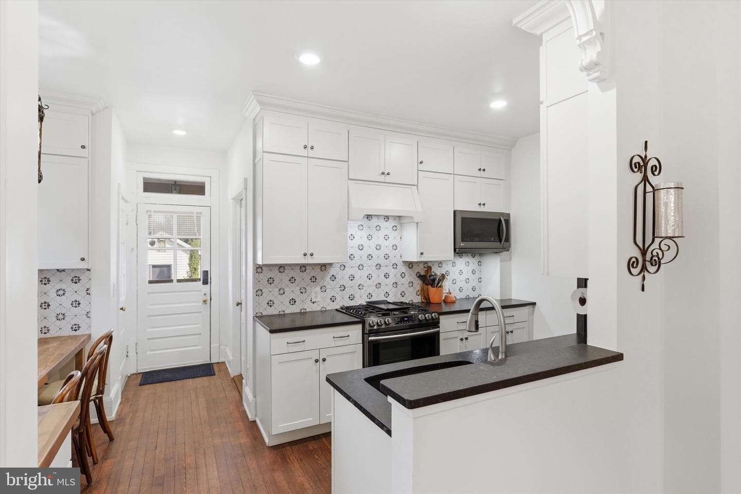 228 Lewis Street photo 8