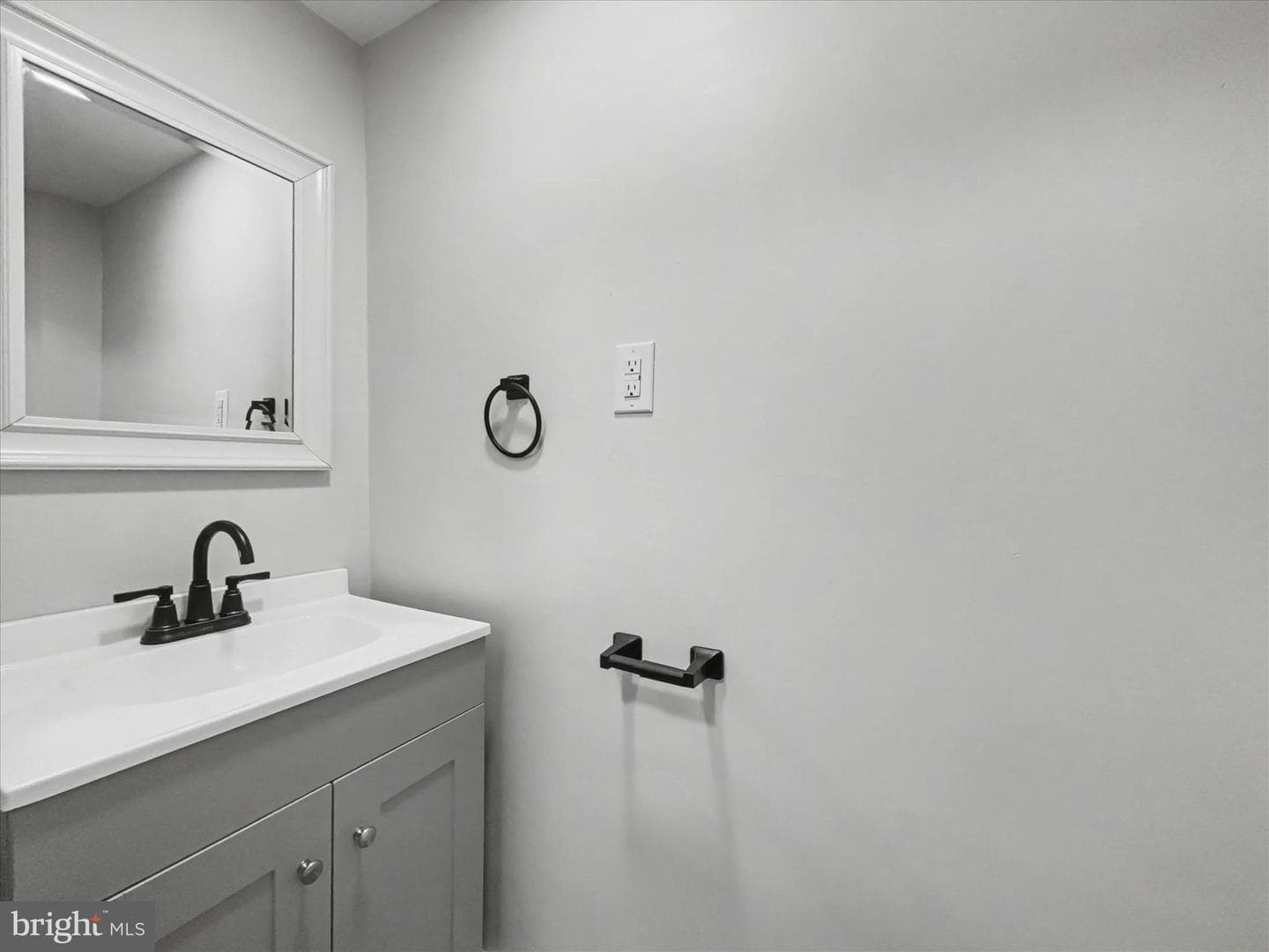 257 Moore Street photo 12