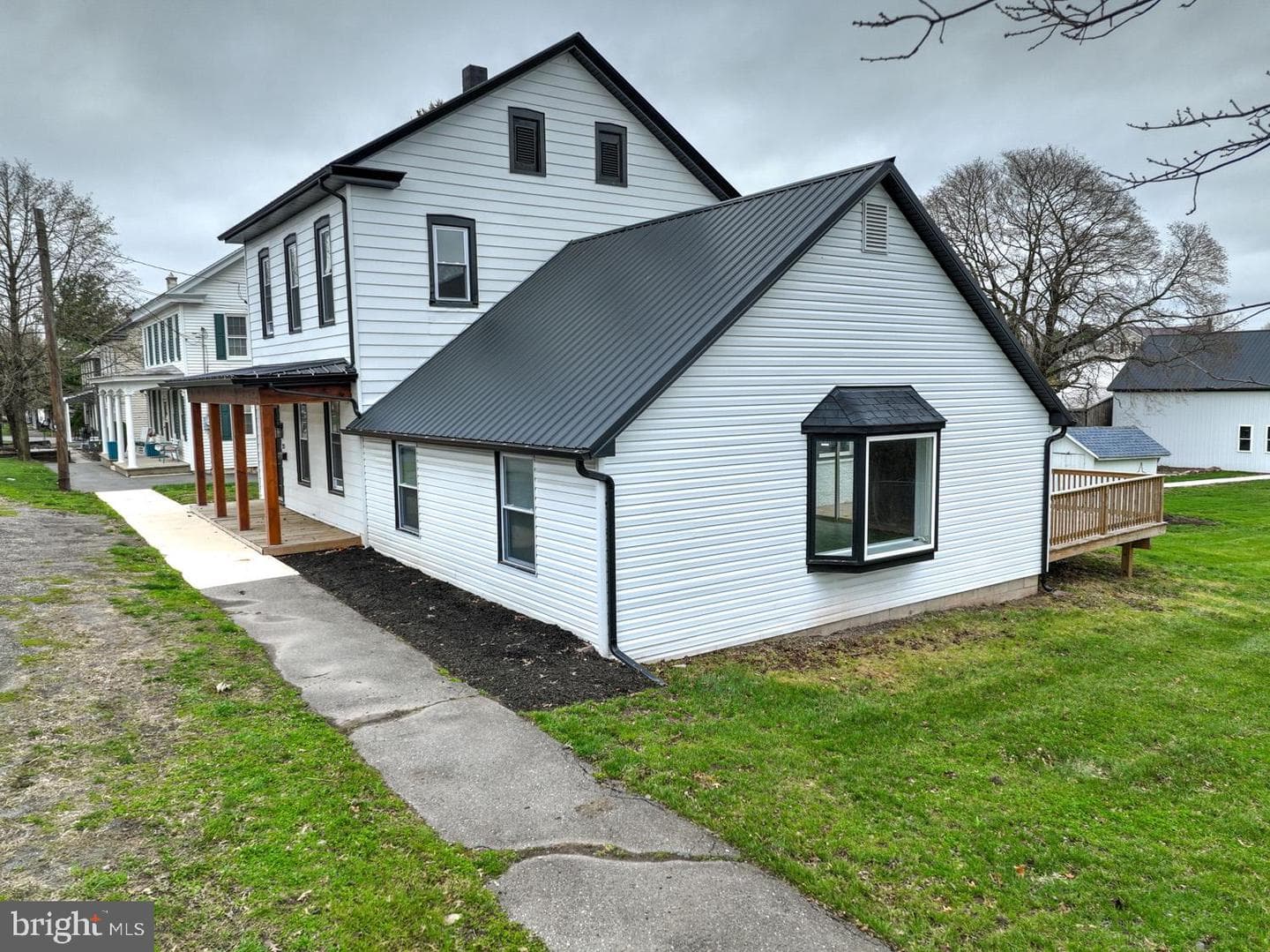 215 E Market Street photo 12