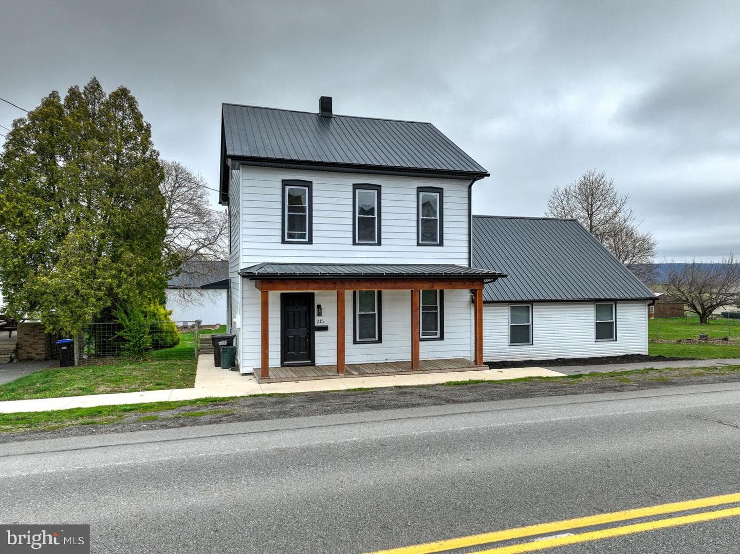 215 E Market Street photo 5