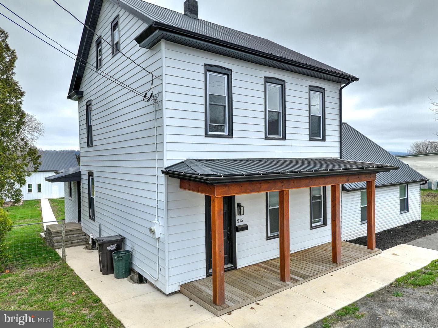 215 E Market Street photo 6