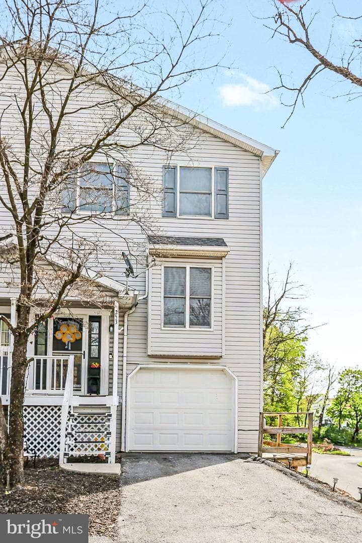 253 Worcester Avenue photo 4
