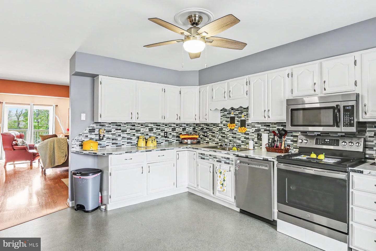 253 Worcester Avenue photo 8
