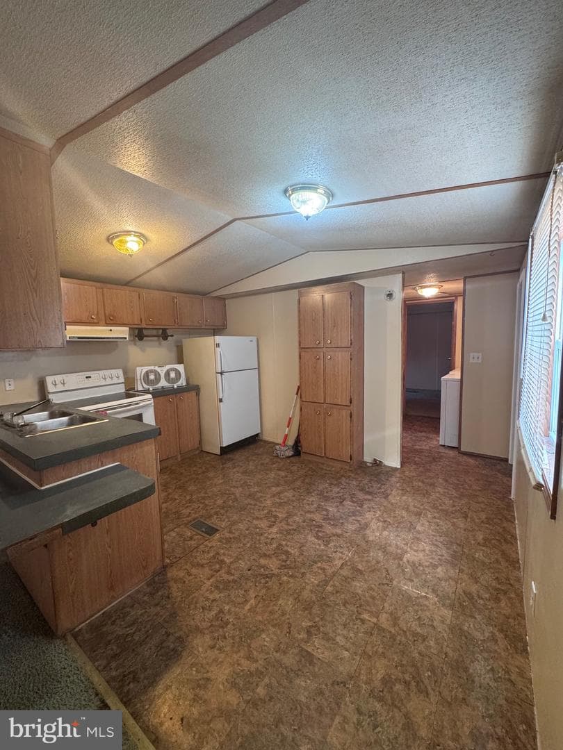 2033 Eshelman Street photo 3