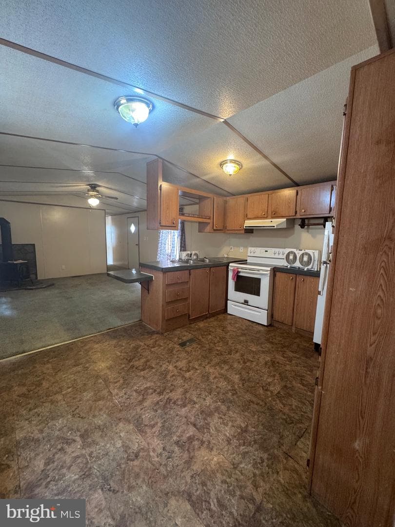 2033 Eshelman Street photo 4