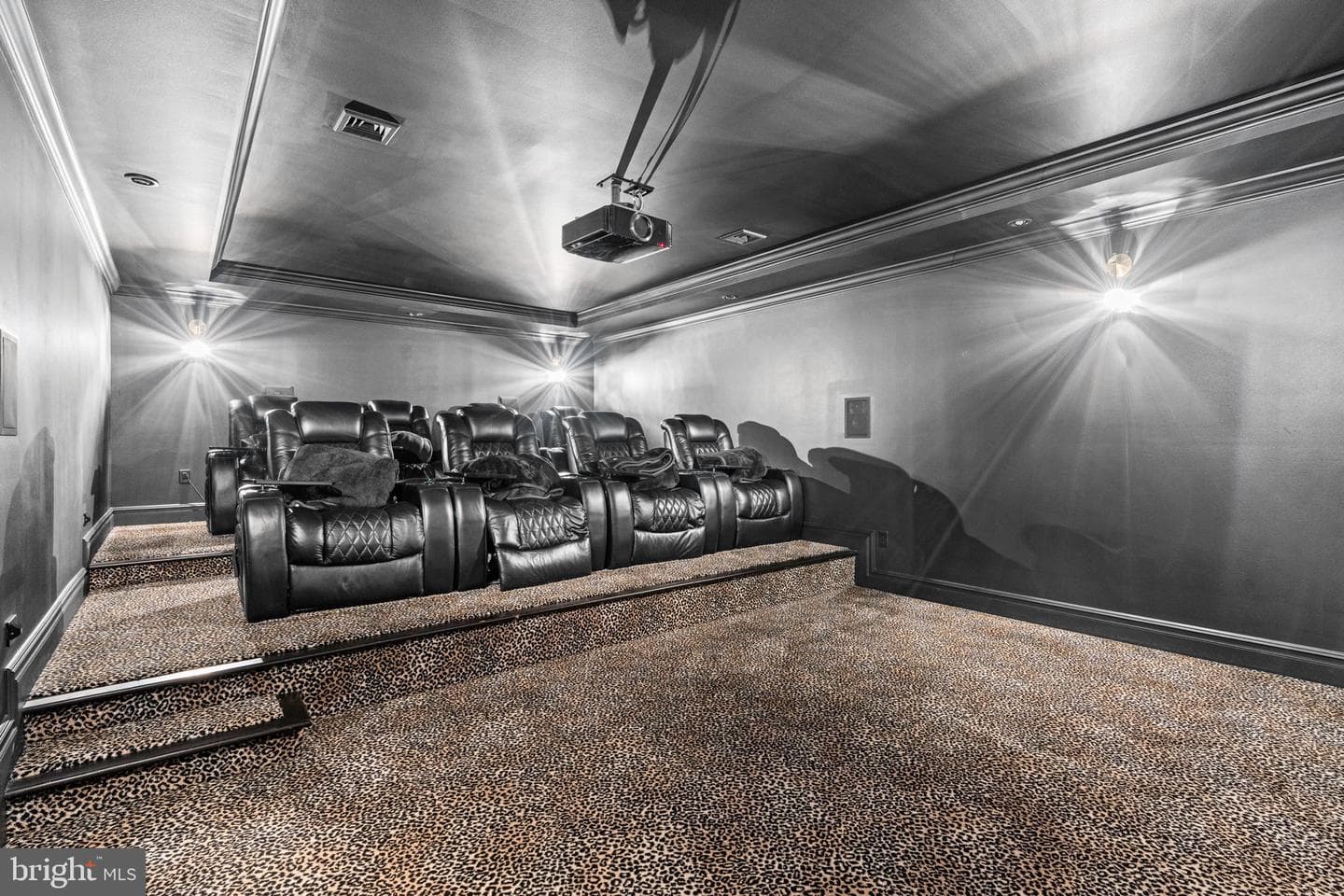 740 Hampton Court photo 44