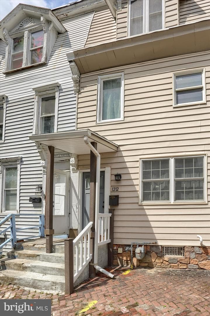 1212 Derry Street