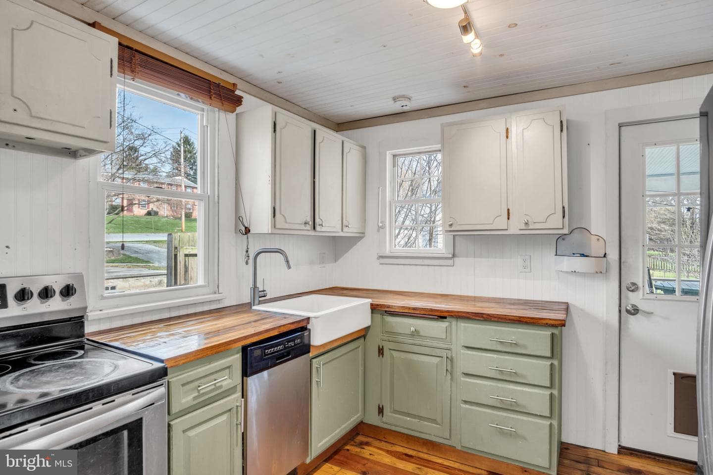 916 N Spring Street photo 10
