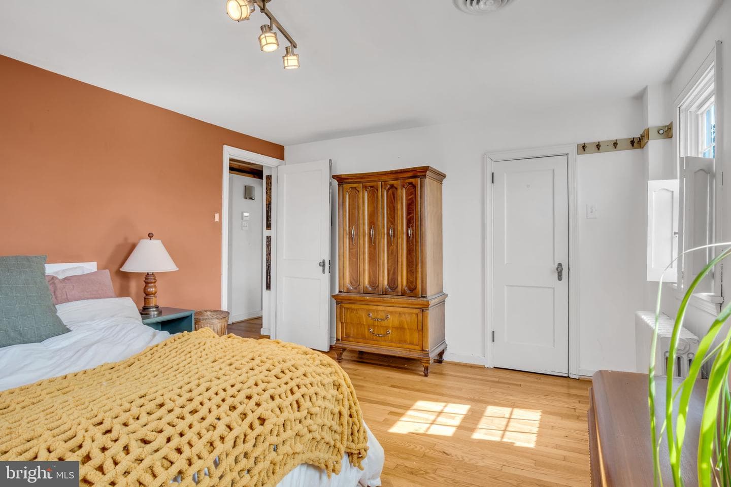 916 N Spring Street photo 15