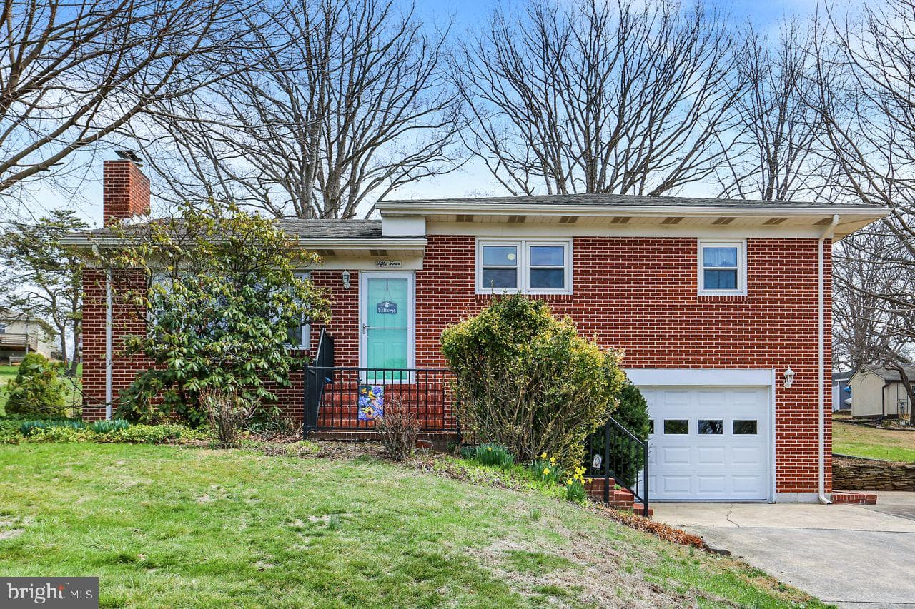 54 Grandview Road photo 1