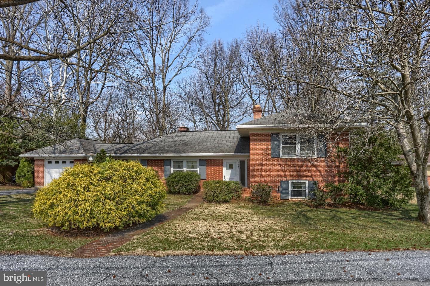 359 E Granada Avenue, Hershey