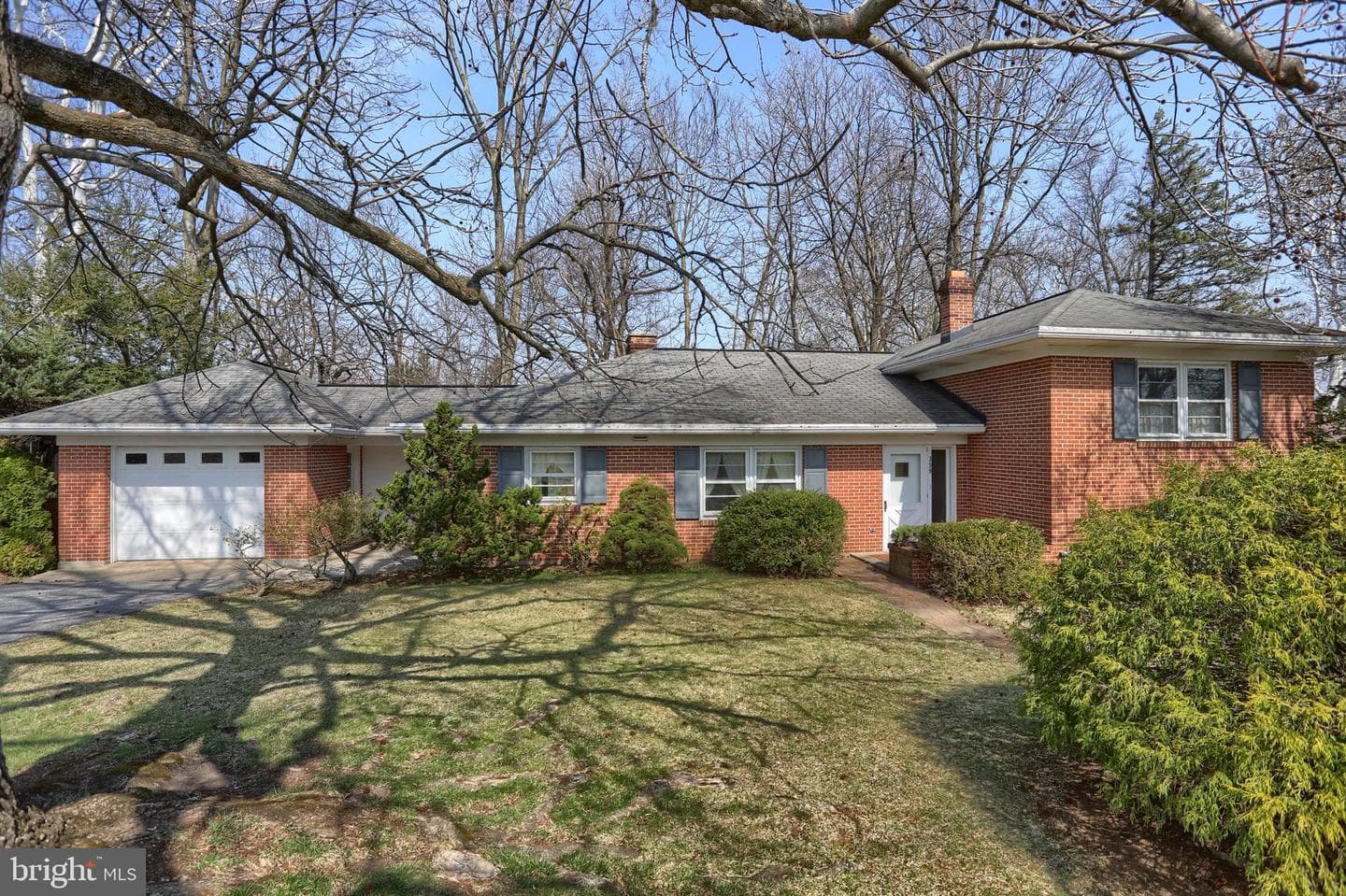 359 E Granada Avenue, Hershey