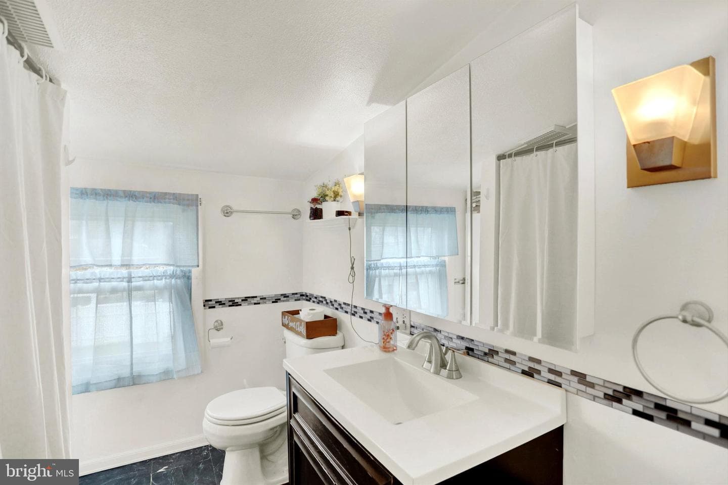 468 Elizabeth Street photo 24